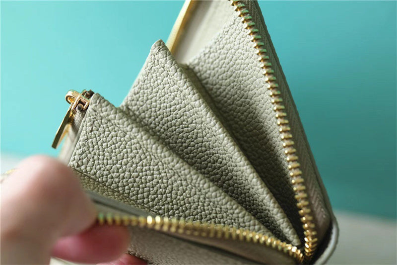  satchel close-up of hardware and finish
