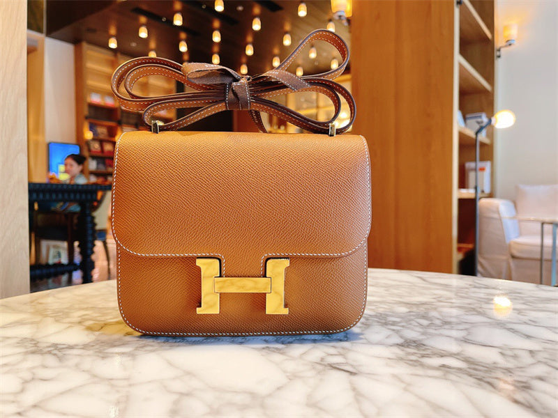  Curated structured bag front view