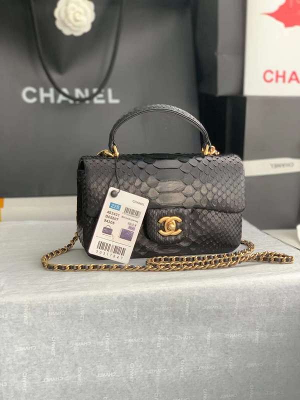 Zivas Charm Versatile Design Luxury Handbag (Effortless Style Upgrade) – Detail View