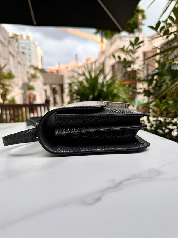  chic shoulder bag styled with outfit