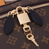  everyday bag close-up of hardware and finish