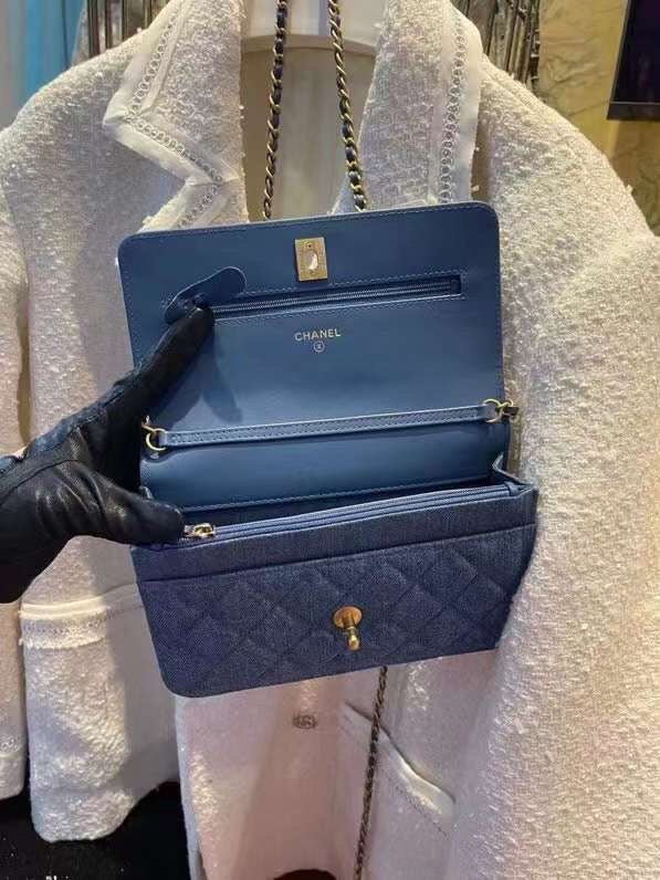  women's handbag, versatile design, view 3