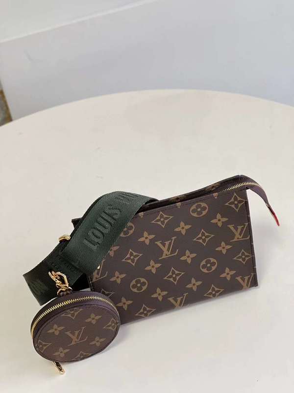 Handle and strap detail of refined structured women's handbag – women's designer-style accessory