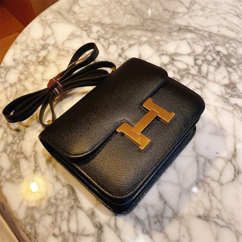  top-handle bag close-up of hardware and finish