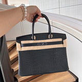  everyday structured bag detail view showing craftsmanship 14