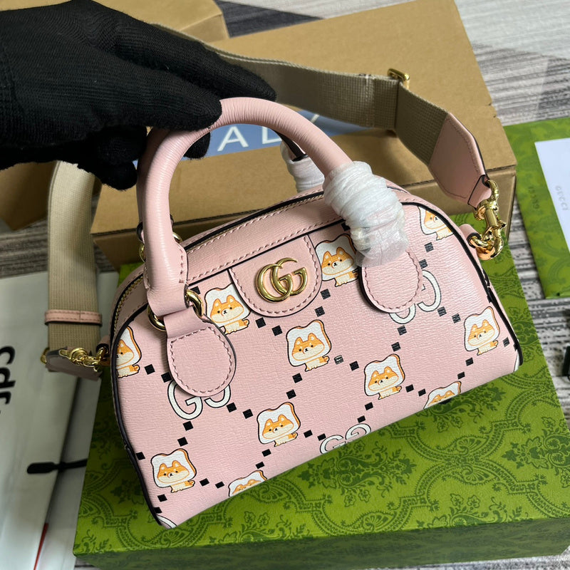 Handle and strap detail of classic statement women's handbag – women's luxury handbag