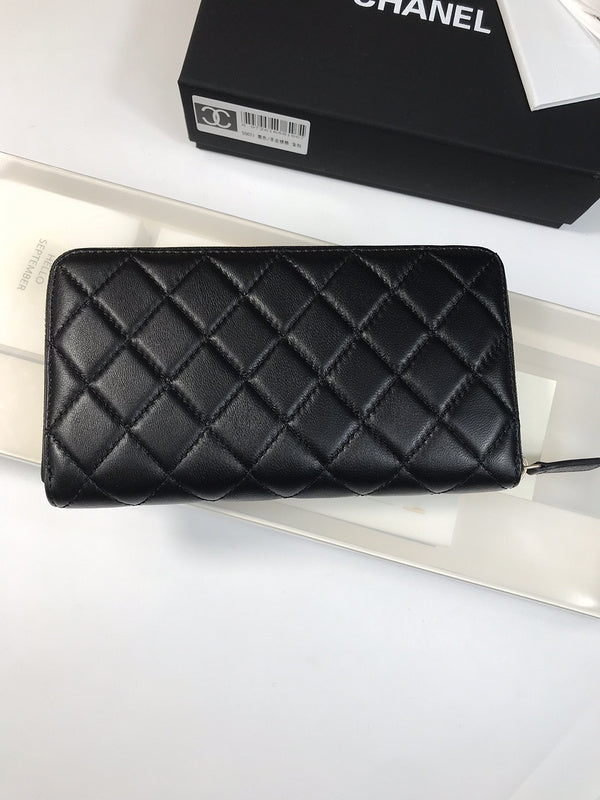 Zivas Charm Elevated Essentials Everyday Handbag (Elevated Accessory Essential) – Detail View