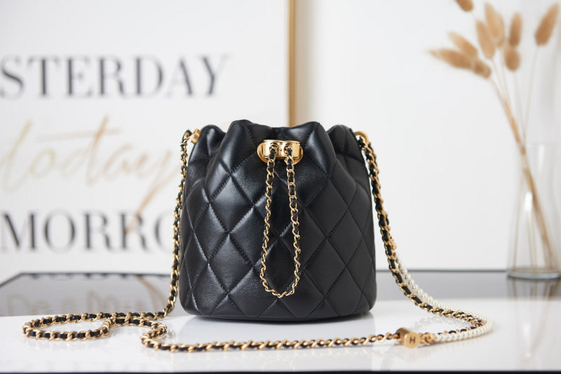  handbag, compact everyday style, image 4