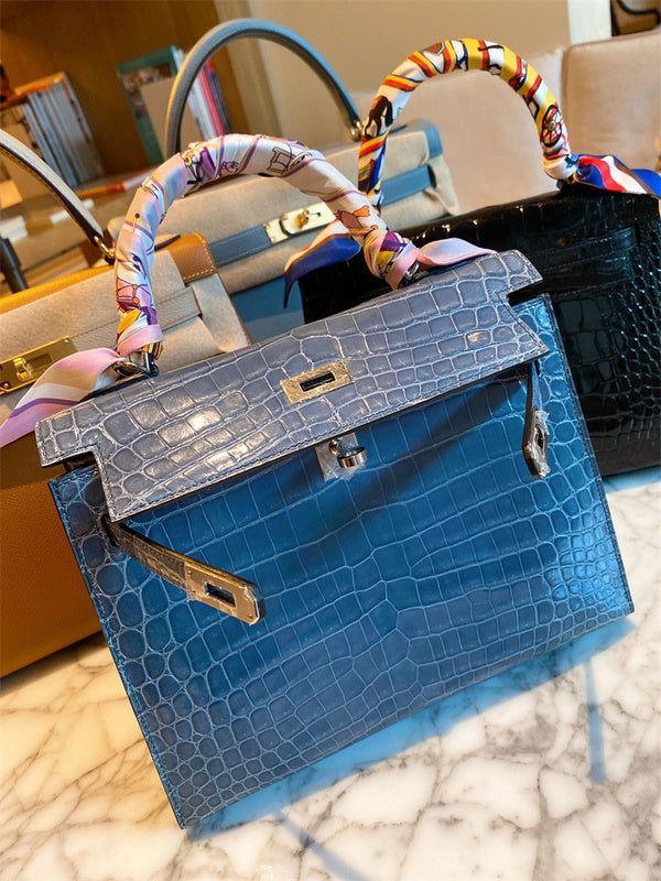 Streamlined bag women's premium everyday handbag