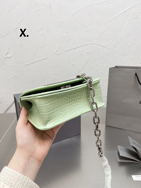 Ziva's Charm handbag – close-up view (one versatile size)