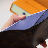  Graceful shoulder bag carried on shoulder 10