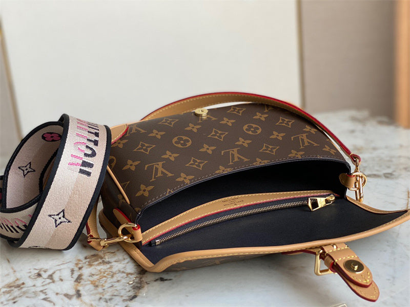  handbag interior and compartment view 9