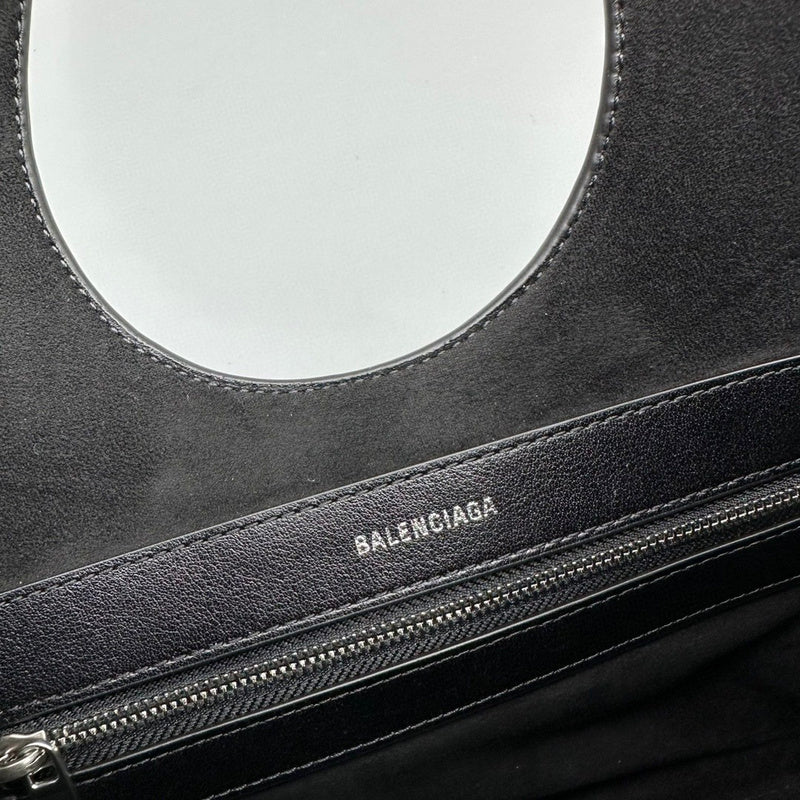 Zivas Charm Refined Structure Statement Handbag (Designer-Inspired Craftsmanship) – Close-Up Detail