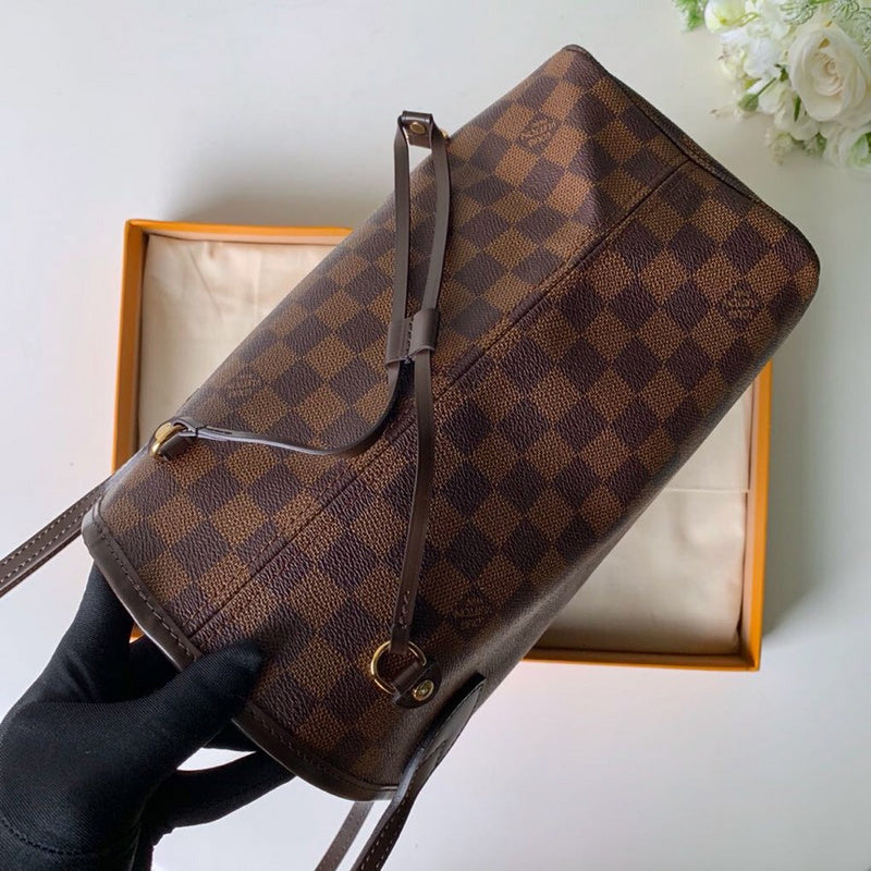 Interior view of classic polished women's handbag – women's everyday handbag
