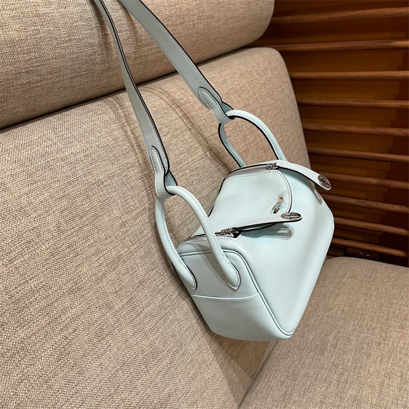  clean-lined carryall bag detail view showing craftsmanship 8
