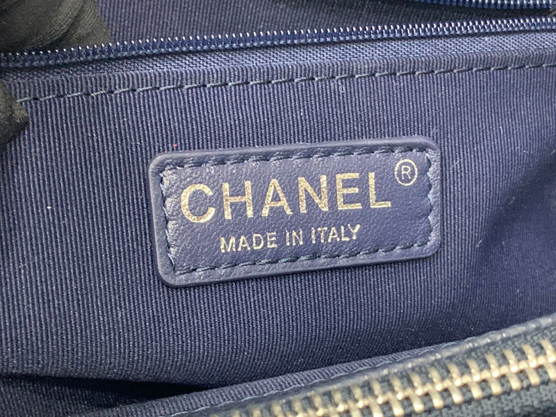  women's handbag, spacious design, view 2