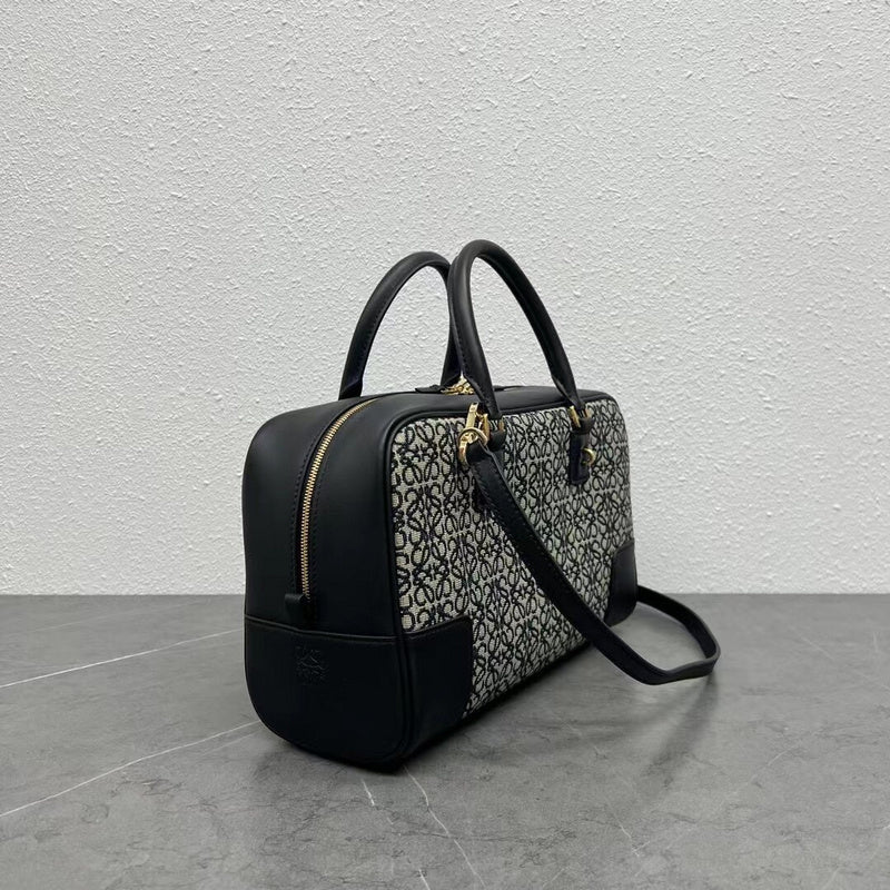 Ziva's Charm handbag – detail view (20cm*11cm*18cm)