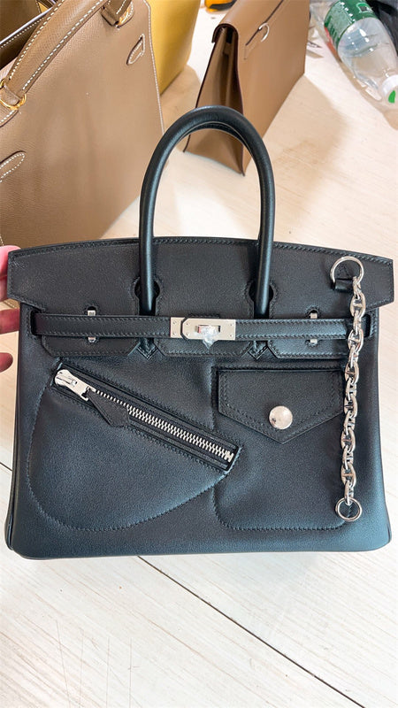  Graceful tote bag front view