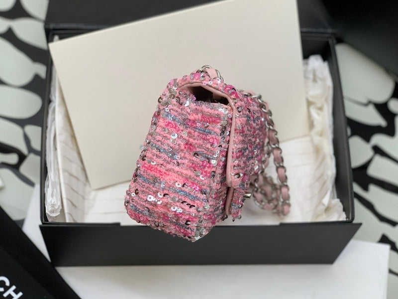 Ziva's Charm handbag – detail view (one versatile size)