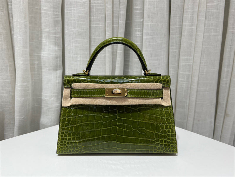  effortless shopper bag styled with outfit 18