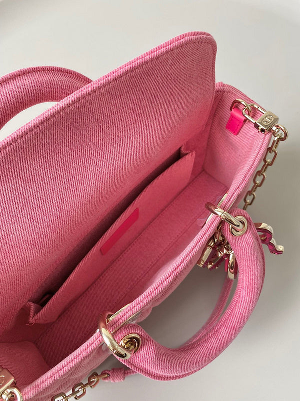 Handle and strap detail of refined elevated women's handbag – women's designer-style accessory