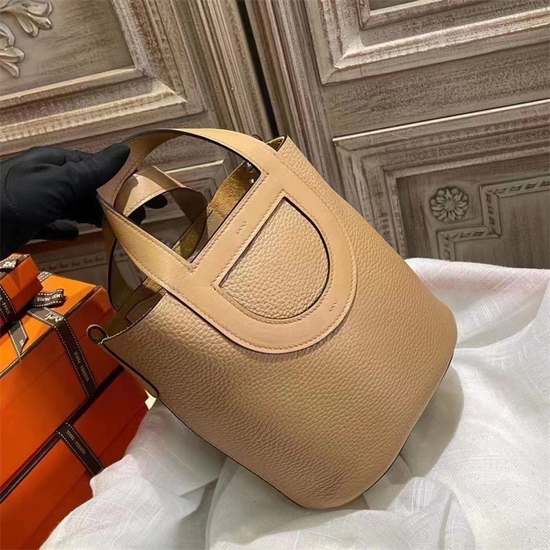  structured bag interior and compartment view