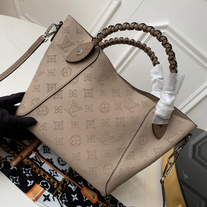 Handle and strap detail of premium classic women's handbag – women's luxury accessory