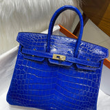 Crisp handbag styled for everyday wear