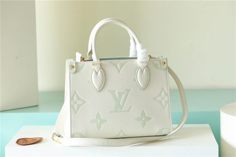  essential tote bag styled with outfit 12