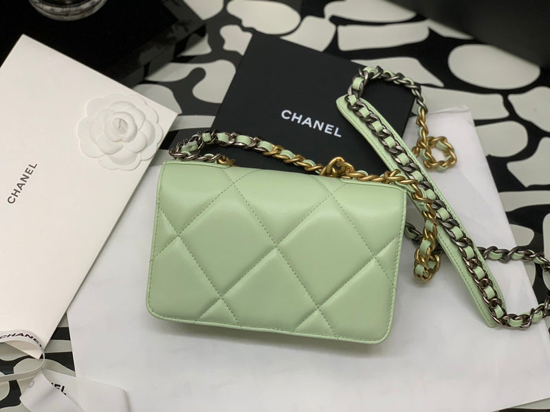  mid purse view 6