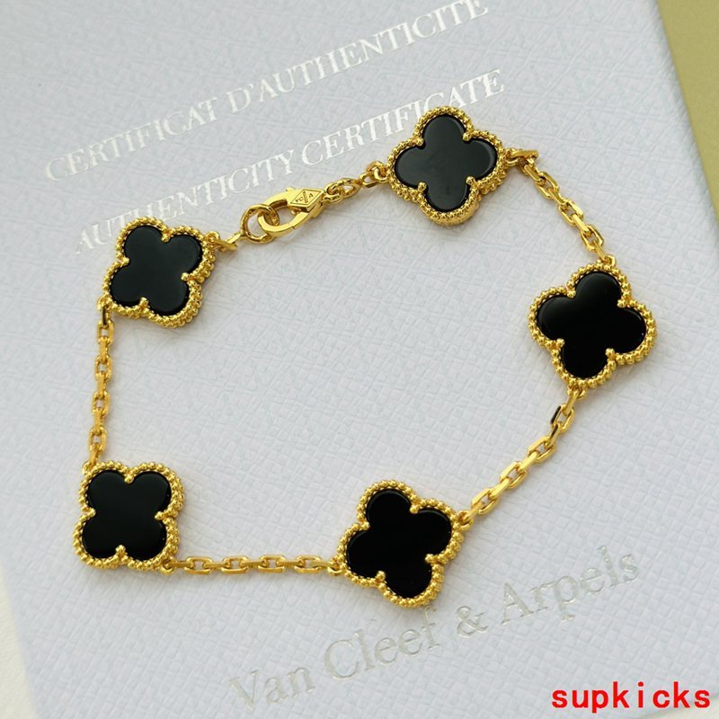 Front view of Van Cleef & Arpels unisex jewelry piece