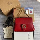 Side profile of polished modern women's handbag – women's luxury accessory