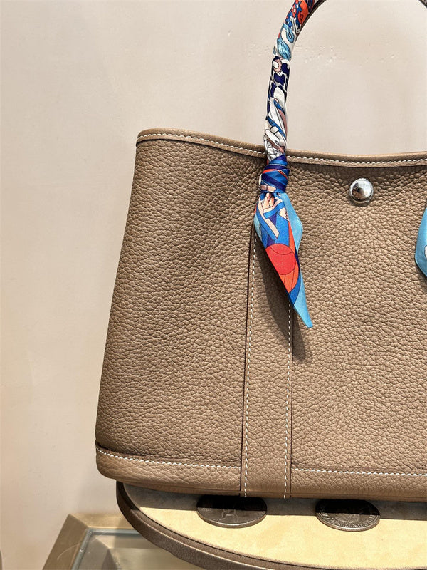  Elegant everyday bag carried on shoulder 10