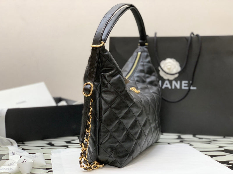 Zivas Charm Effortless Elegance Designer Handbag (Polished Everyday Piece) – Detail View