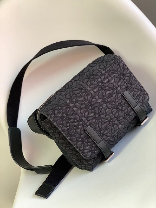 Ziva's Charm handbag – front view (24cm*17.5cm*11cm)
