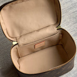  smart top-handle bag detail view showing craftsmanship 8