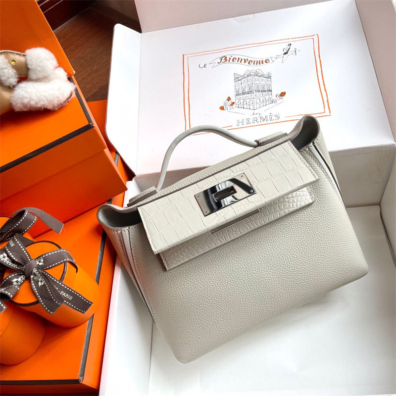  Effortless structured bag front view