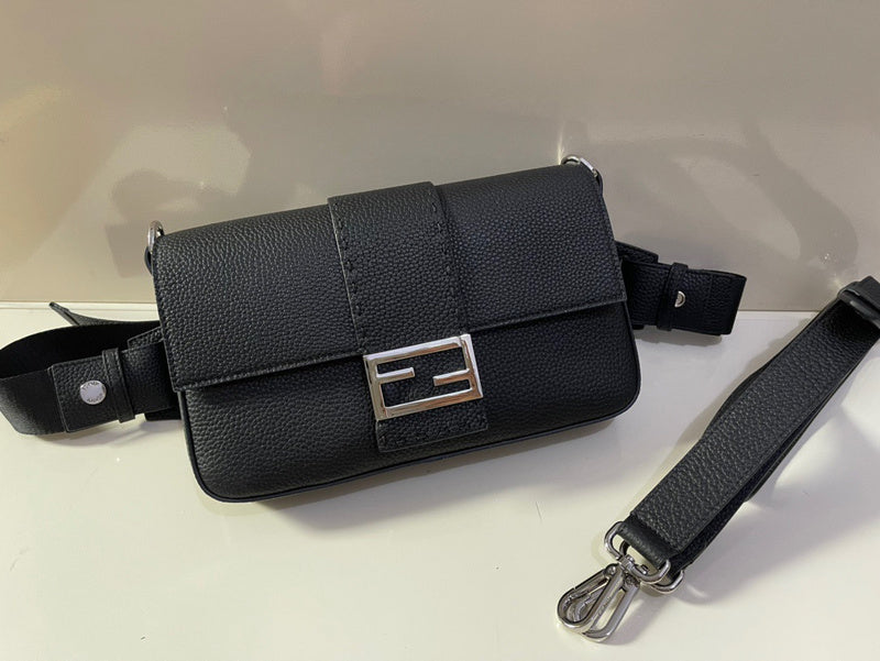 Ziva's Charm handbag – close-up view (28cm*18cm*7cm)