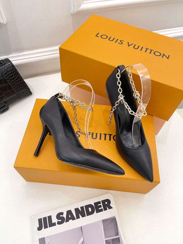 Louis Vuitton shoes Style 414 - back heel detail (alternate angle)