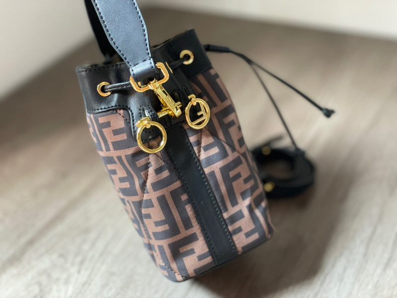 Ziva's Charm handbag – full view (12cm*18cm*10cm)
