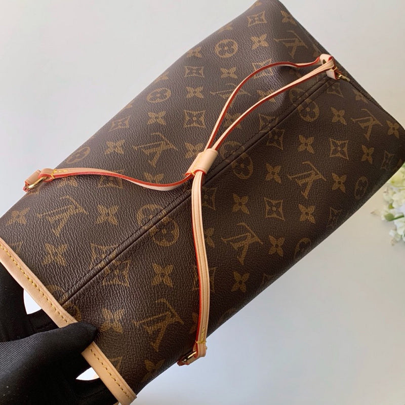 Styled lifestyle shot of refined everyday-luxe women's handbag – women's statement bag