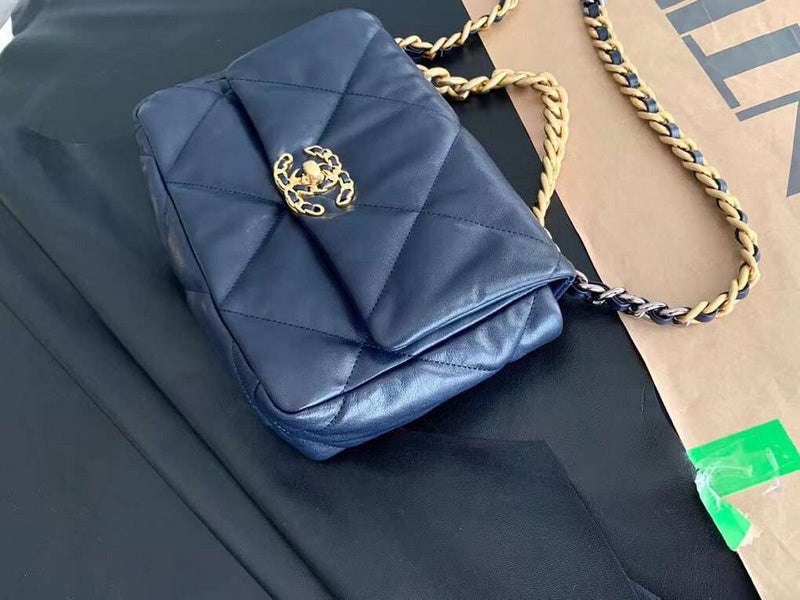  women's handbag, versatile design, view 4