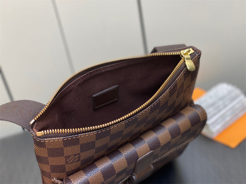  tailored shopper bag detail view showing craftsmanship 8