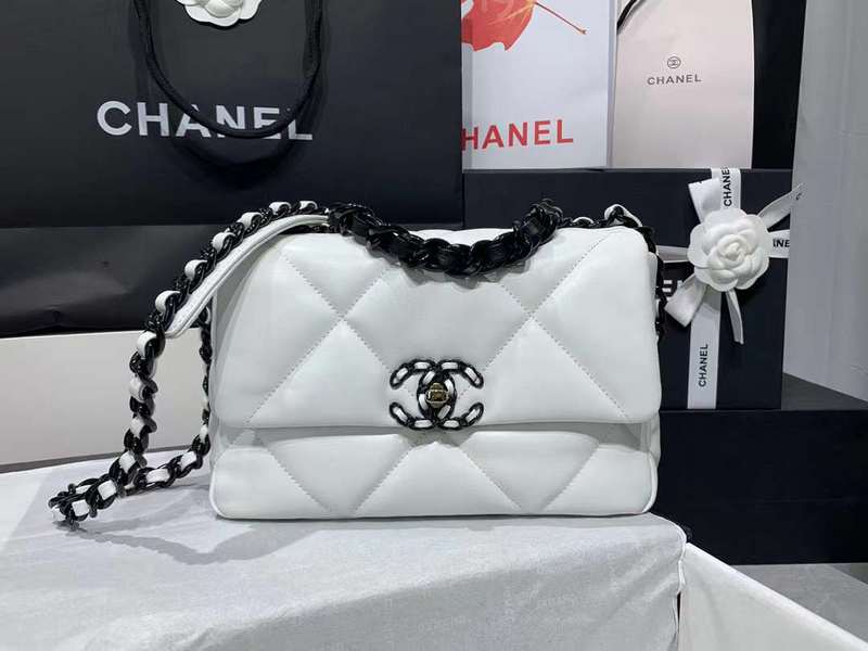 Zivas Charm Streamlined Design Designer Handbag (Thoughtfully Structured Design) – Close-Up Detail