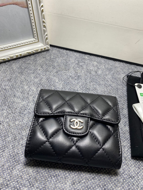  women's handbag, compact design, view 3