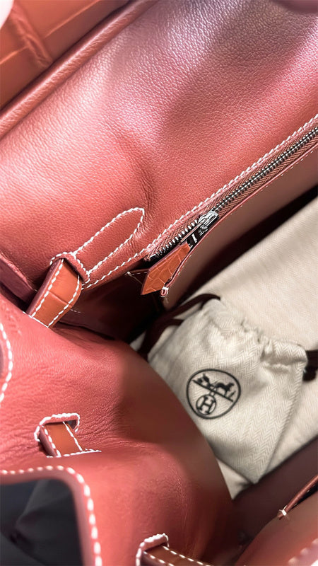  carryall bag interior and compartment view