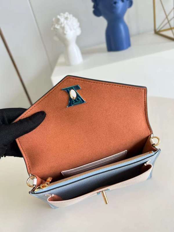 Close-up detail of everyday-luxe premium women's handbag – women's luxury handbag