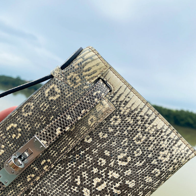 Crisp handbag styled for everyday wear