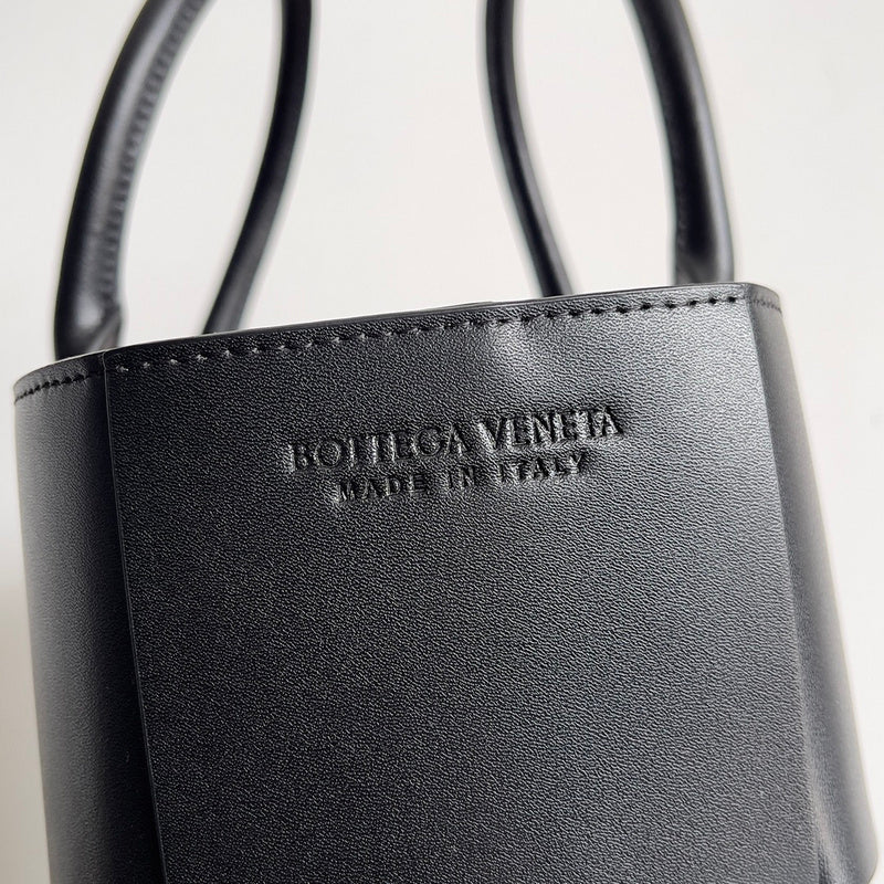 Classic Faux Leather Handbag - Refined Silhouette | Women's Fashion Handbag #1570 - hardware and detail close-up (image 5) of designer-inspired handbag