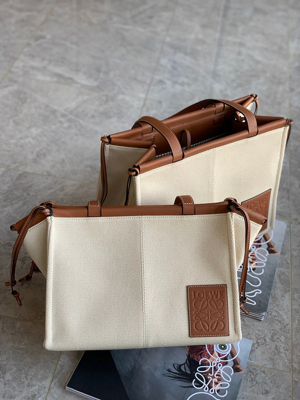 Ziva's Charm handbag – side angle view (32cm*24cm*16cm)